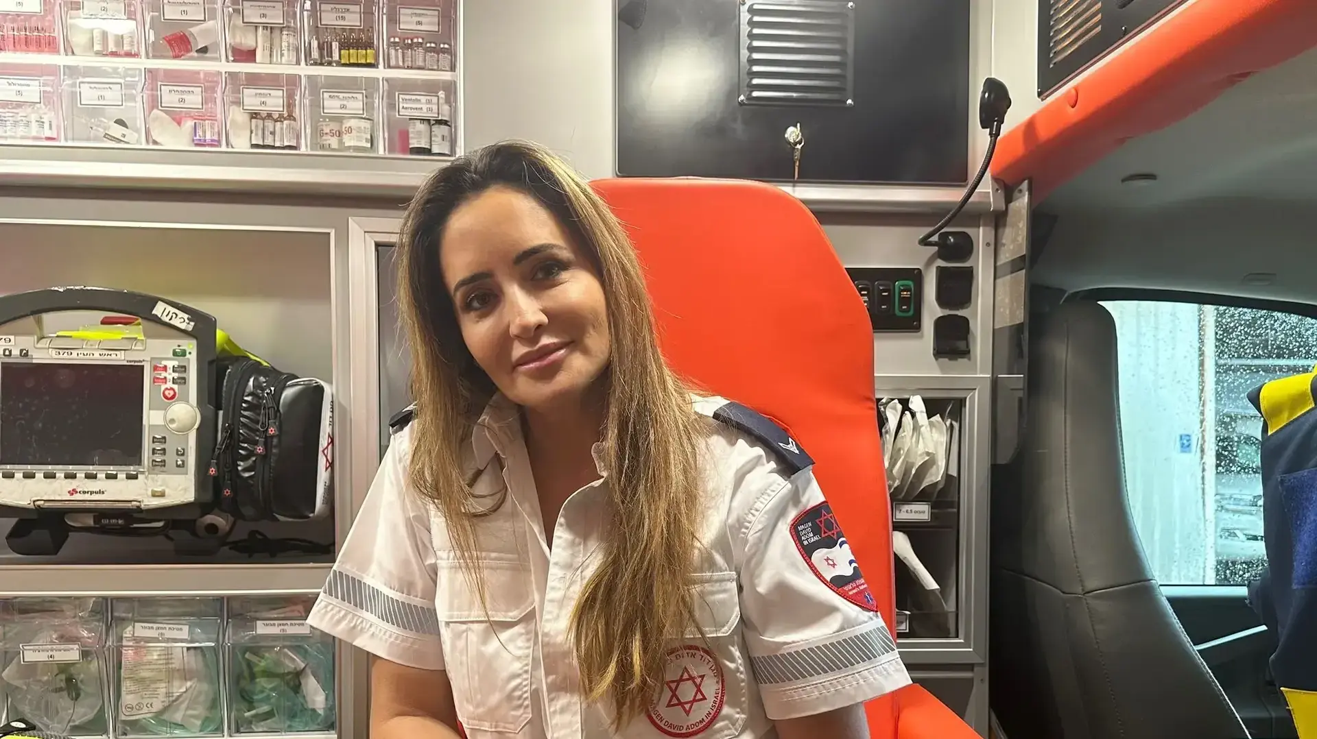 פולה בליק מתנדבת במד"א