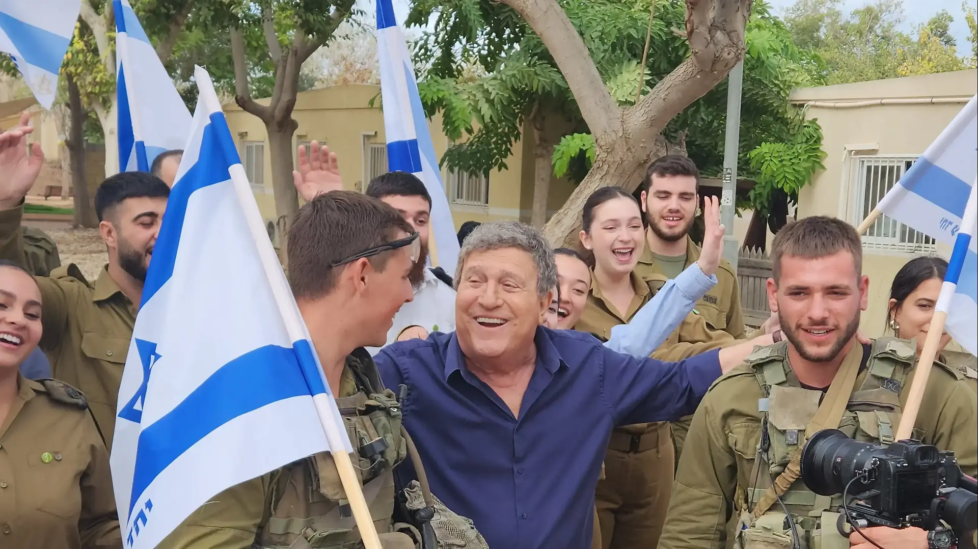יהורם גאון והלהקות הצבאיות