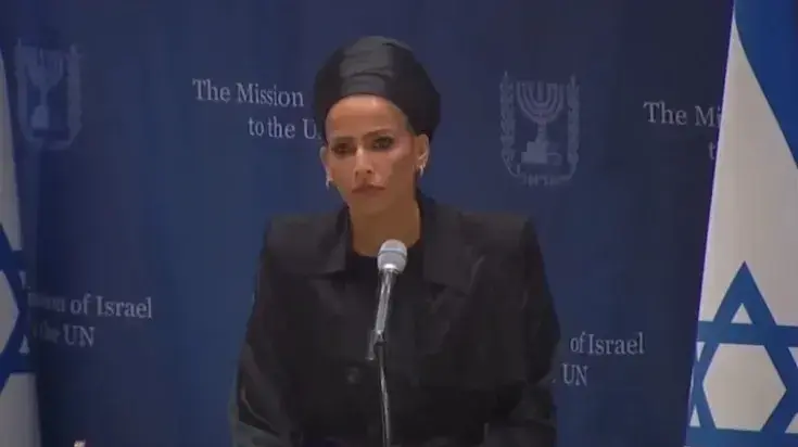 לינור אברג'יל, מיס עולם לשעבר, נואמת בכנס מטעם ישראל באו"ם בניו יורק