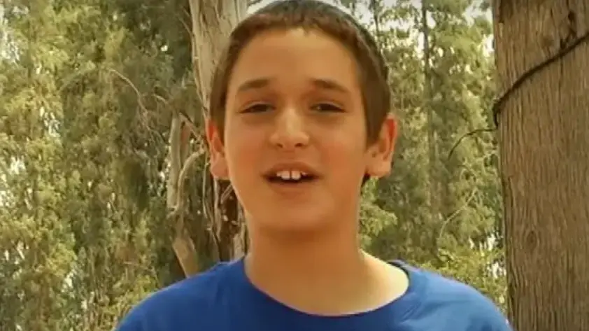 גל איזנקוט בגיל 11 בתכנית "מסע קיץ" בערוץ הילדים