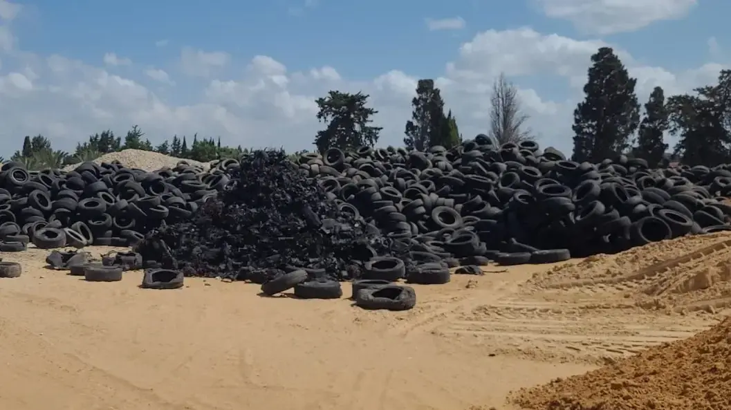 חשוד נתפס בהשלכת אלפי צמיגים ליד חדרה חשוד נתפס בהשלכת אלפי צמיגים ליד חדרה