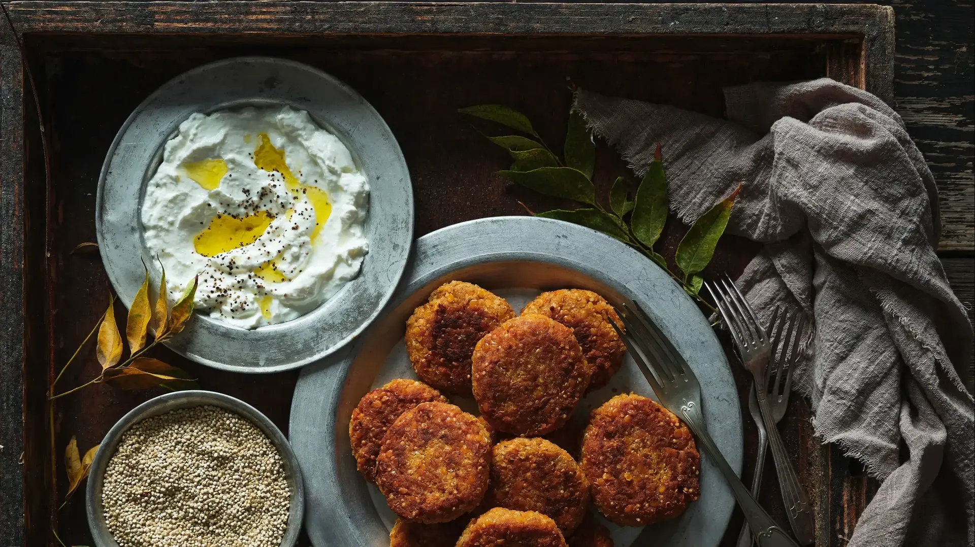 קציצות עדשים אדומות וקינואה