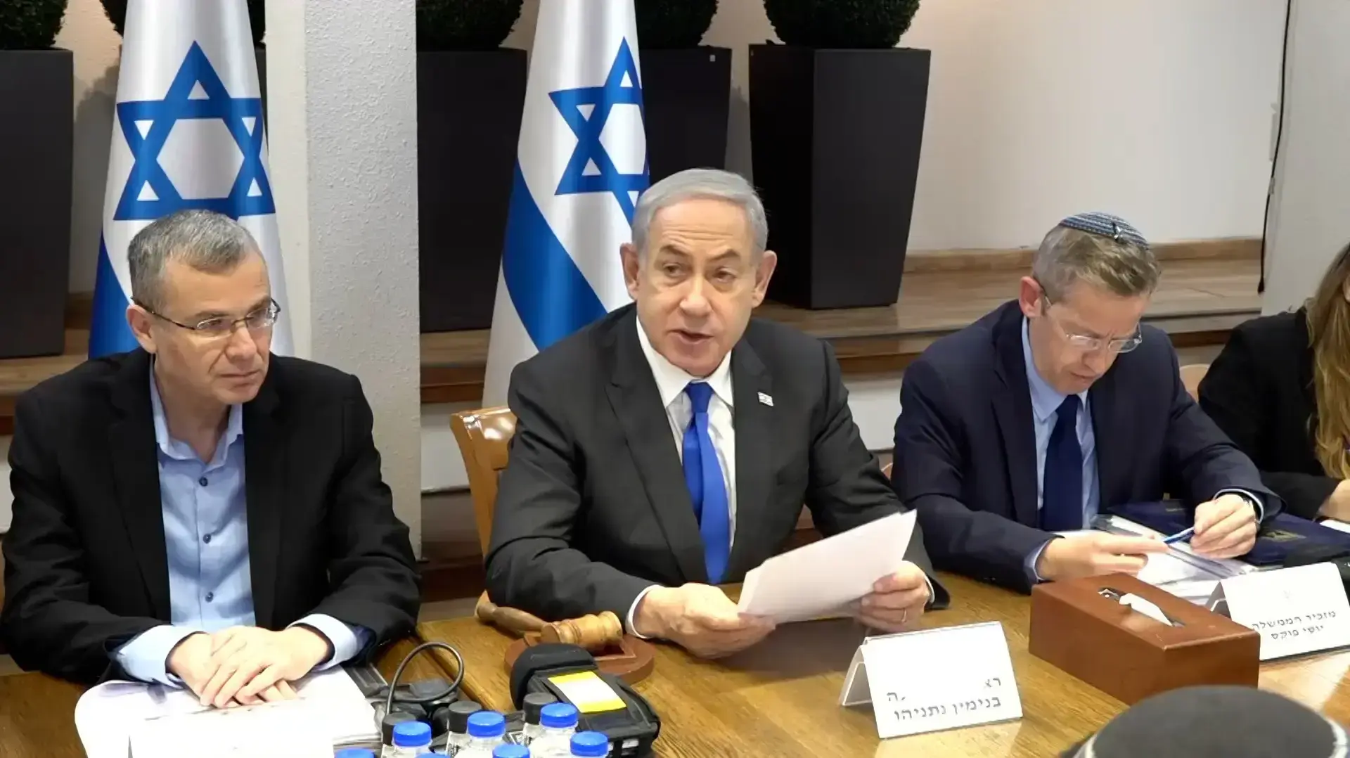 נתניהו הקריא מכתב שקיבל ממשפחות הנופלים: "אין לכם מנדט לעצור"
17.12.23
