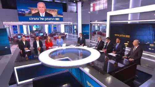 צחי הנגבי (מימין), באולפן שישי