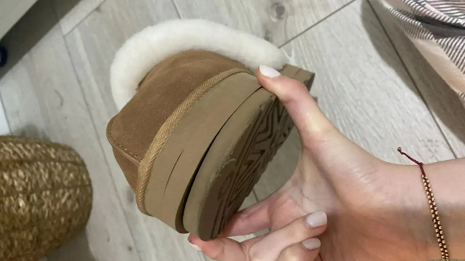 נעלי UGG קרועות