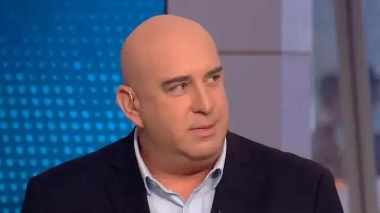 ניר דבורי