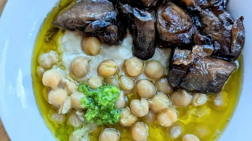 חומוס משוושה, תל אביב