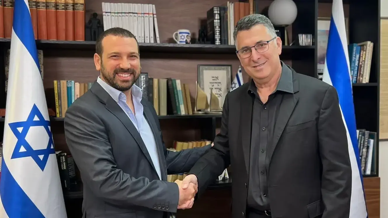 גדעון סער תומך בשי קינן לראשות העיר חולון