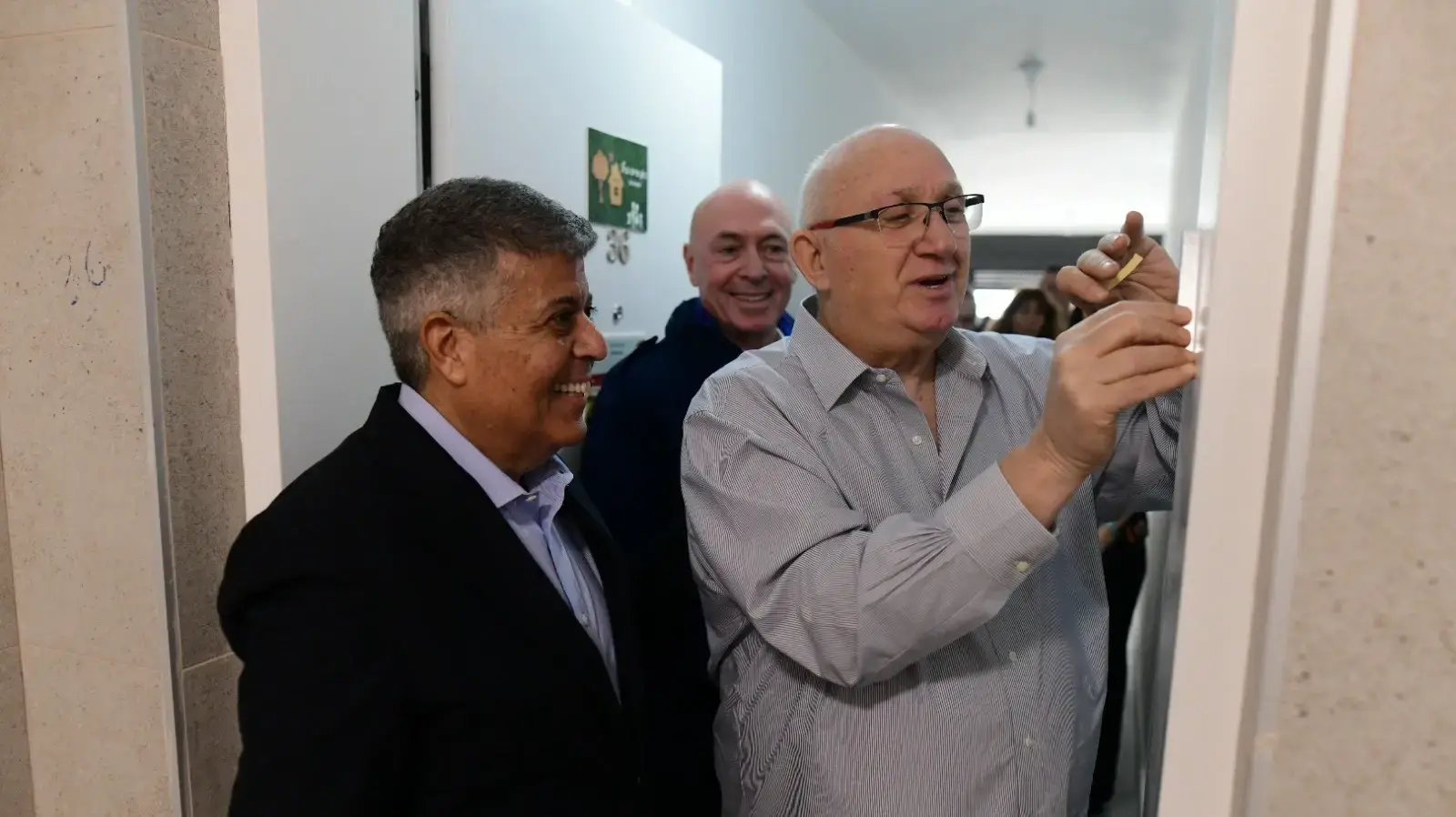 התחלה חדשה לתושבי קיבוץ סופה באופקים - יו״ר שופרסל איציק אברכהן וראש העיר אופקים איציק דנינו