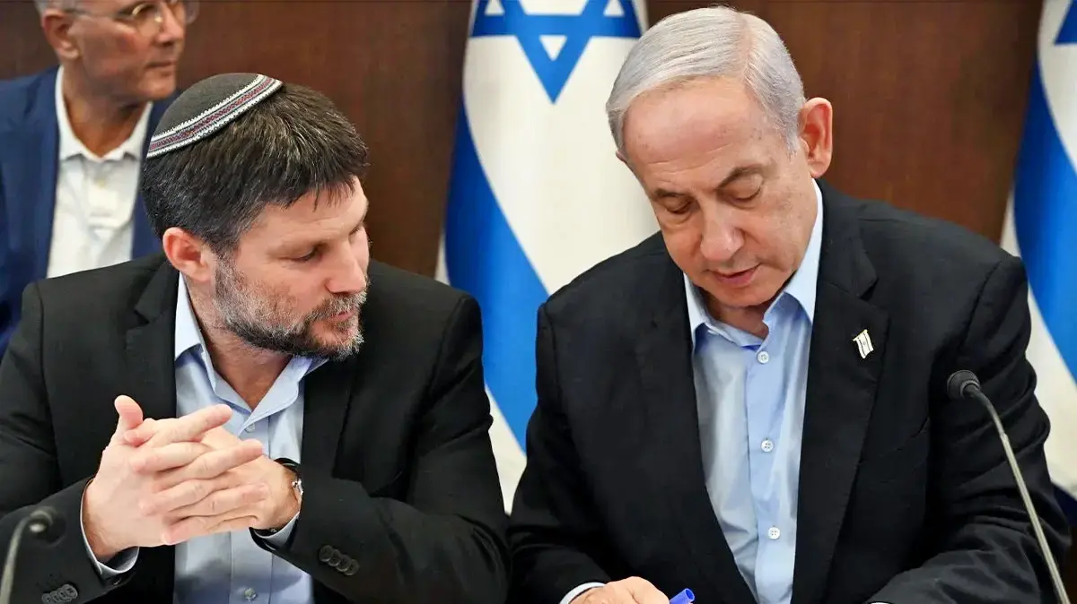ראש הממשלה בנימין נתניהו ושר האוצר בצלאל סמוטריץ׳ בישיבת הממשלה לאישור תקציב המדינה לשנת 2024.
