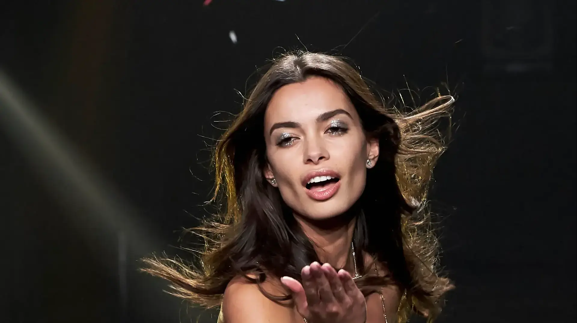 הדוגמנית ג'ואנה סאנז, בת זוגו של דני אלבס הדוגמנית ג'ואנה סאנז, בת זוגו של דני אלבס