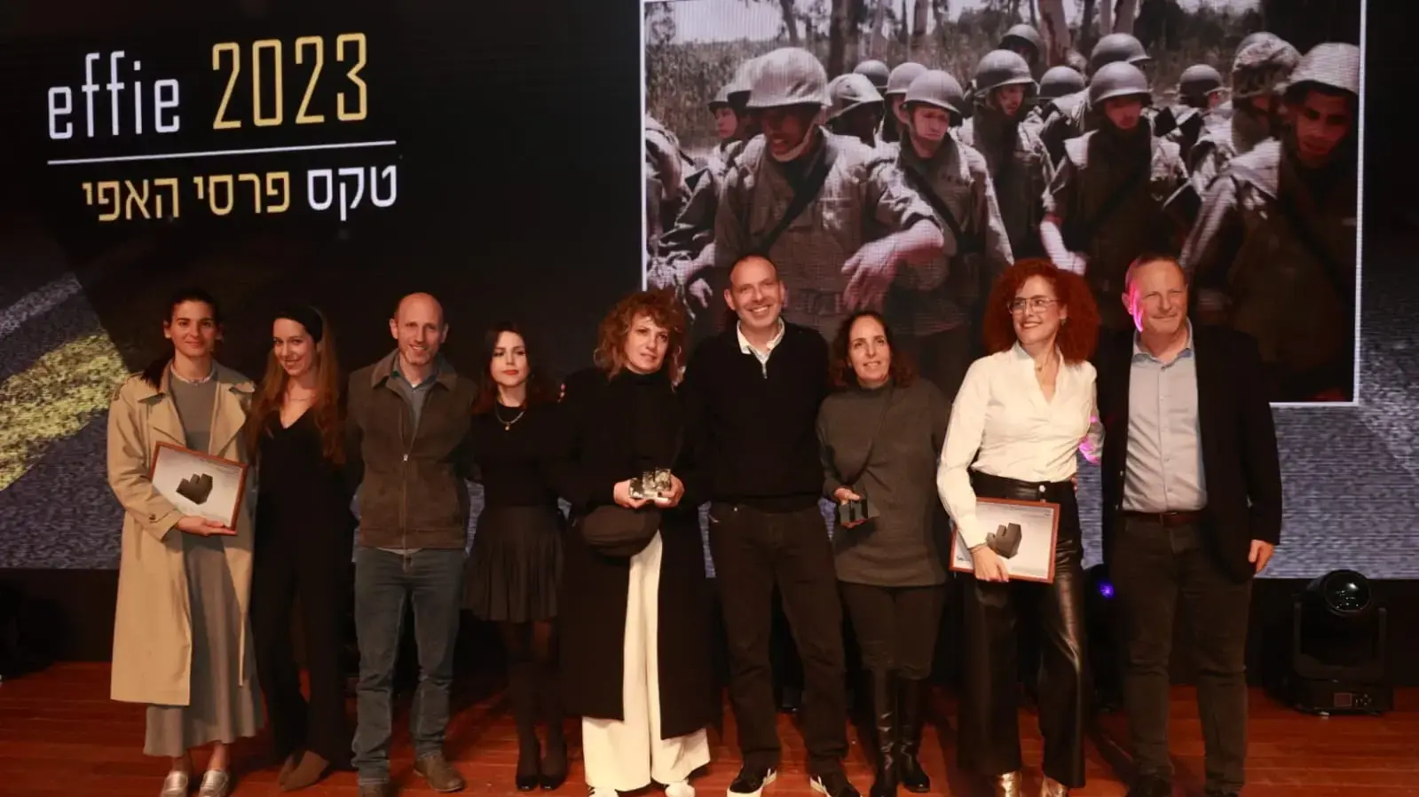 אנשי חטיבת השיווק של yes עם משרד הפרסום אדלר חומסקי ורשבסקי.