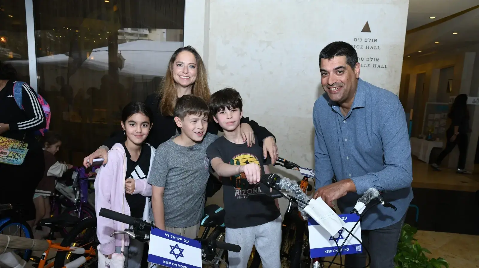 עמרי בריל, דפנה לנג וילדי מפלסים
