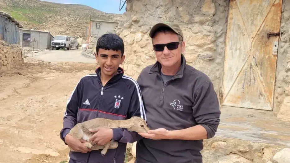 עופר שהוצל ע"י רועה צאן מכלבים משוטטים