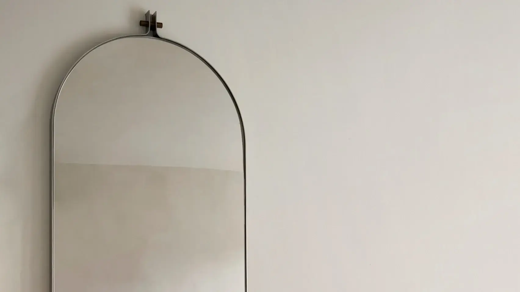 dowel mirror מראה מינימליסטית של סטודיו קריסטינה דאם דנמרק- להשיג ב prat living החשמל 4 ת"א ובאתר dowel mirror מראה מינימליסטית של סטודיו קריסטינה דאם דנמרק- להשיג ב prat living החשמל 4 ת"א ובאתר