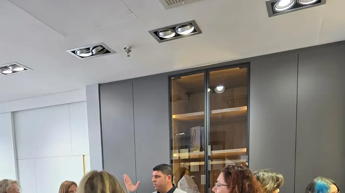 תמיר רז מנכל דלקוב מארח נבחרת מעצבות פנים