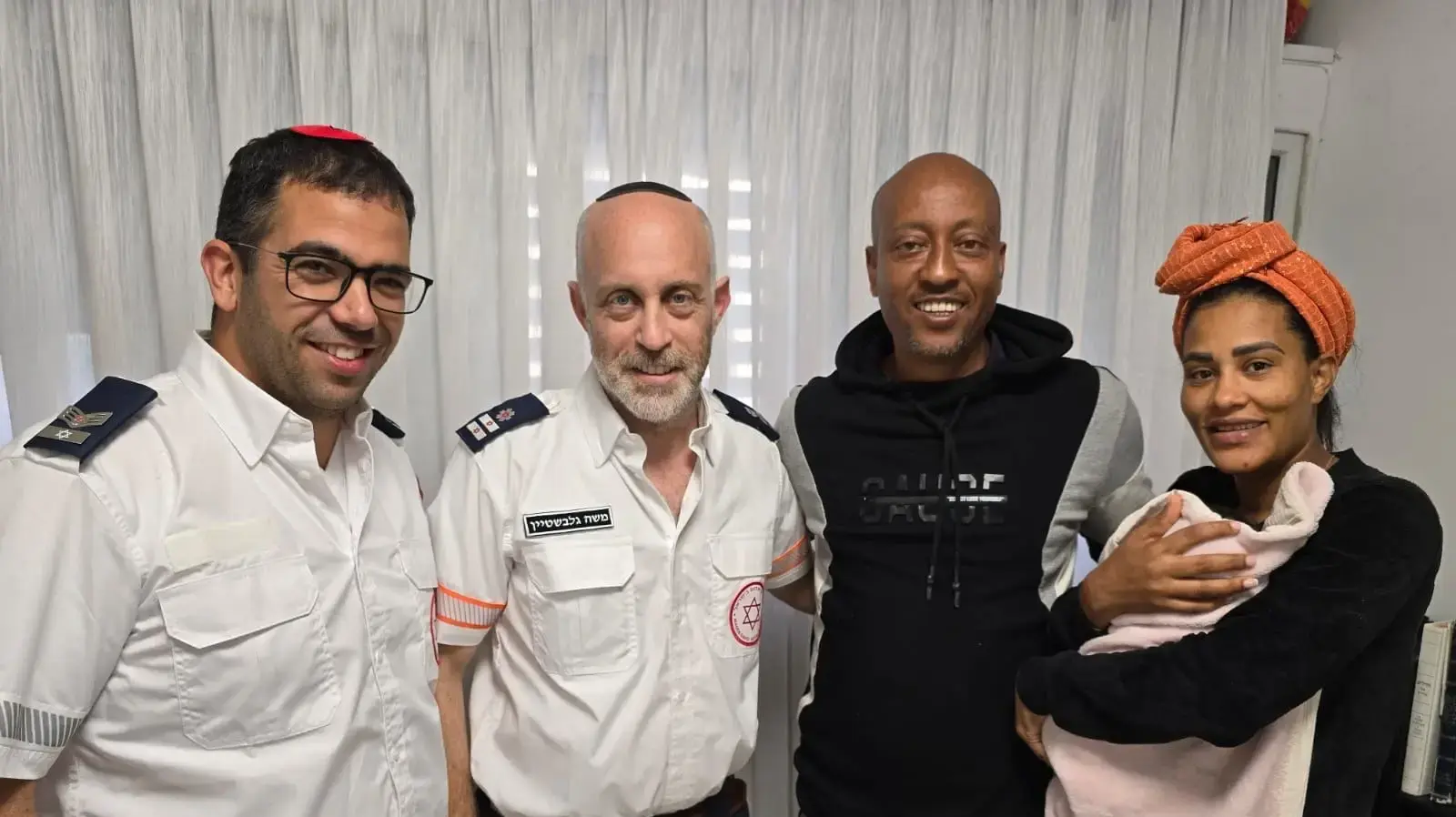 פראמדיק וחובש מיחידת האופנועים של מד"א יילדו אישה שכרעה ללדת ברכב בפקק תנועה בלוד