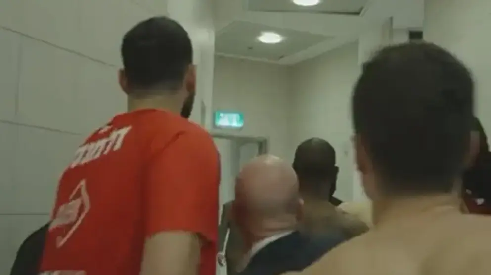 תגרה הפועל ירושלים בחדר ההלבשה קאדין קרינגטון
