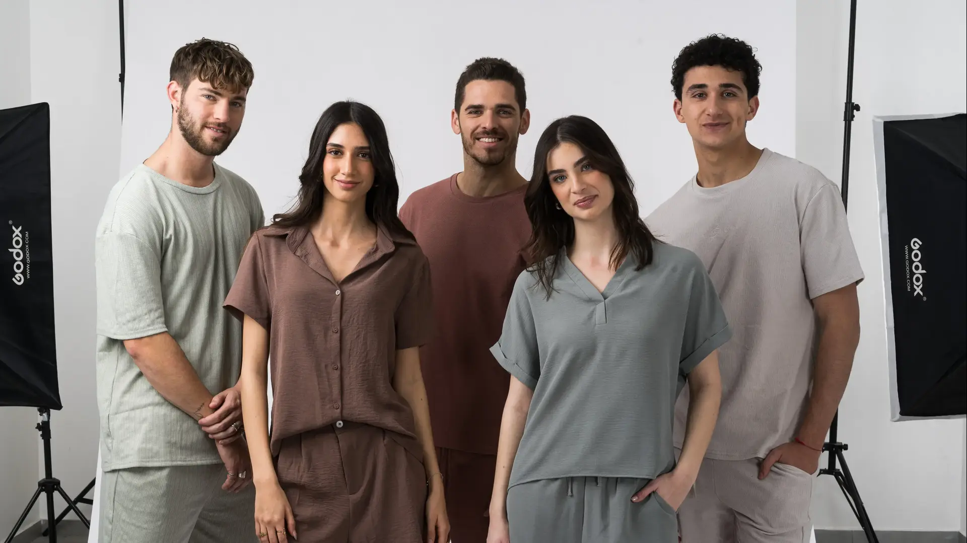 אביב קיץ 24 ברשת ביגוד. להשיג ברשת ביגוד ובאתר