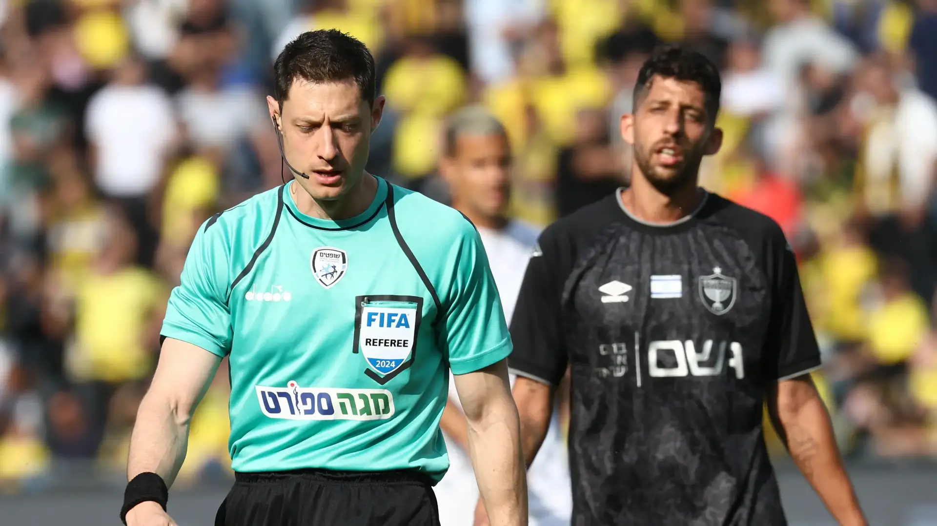 השופט דוד פוקסמן במשחק בין בית"ר ירושלים להפועל חדרה