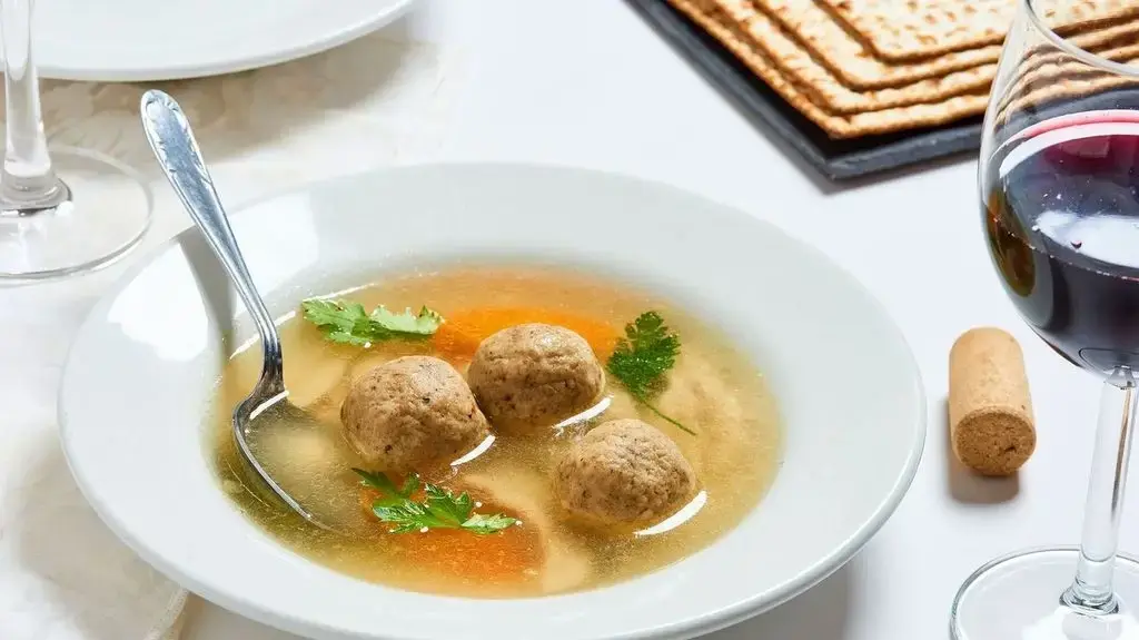 מרק עם עום כופתאות קיינדלך