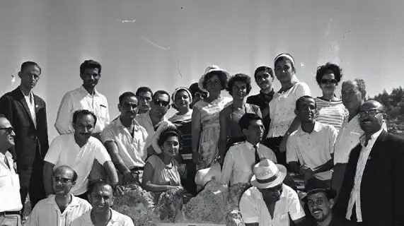 איראנים בעת נטעית יער כורש כביר בהרי ירושלים ב-1964