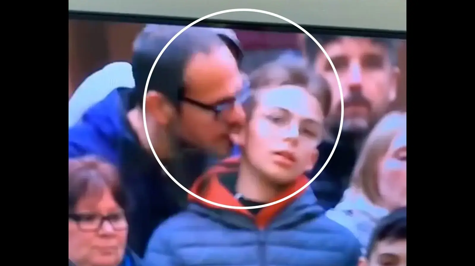 ילד ננשך באוזן בתחרות סנוקר באנגליה שפילד