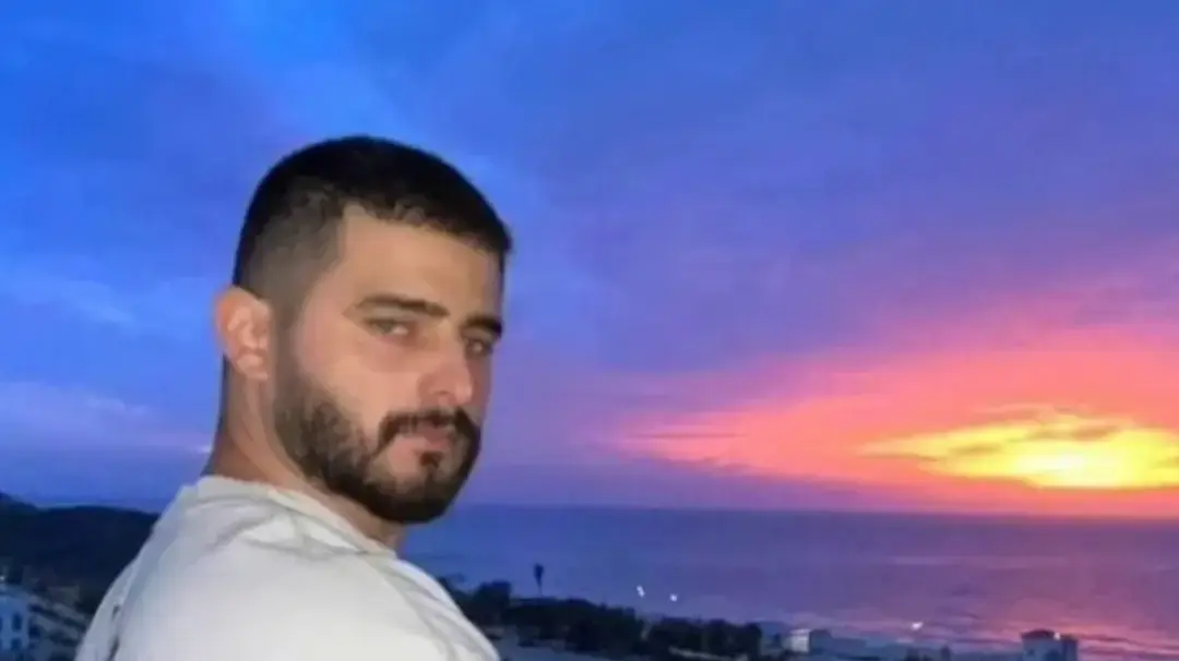 עדן חסון בדירה החדשה שלו