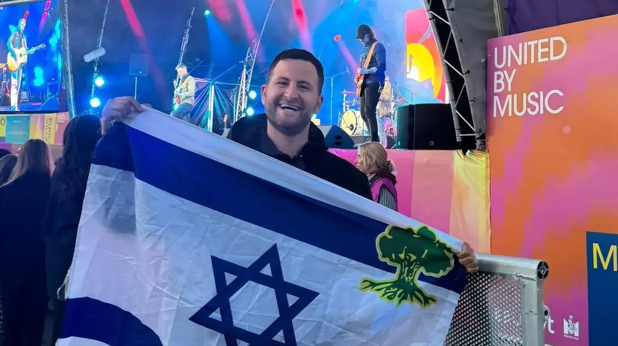 גיא הוכמן במתחם האירוויזיון