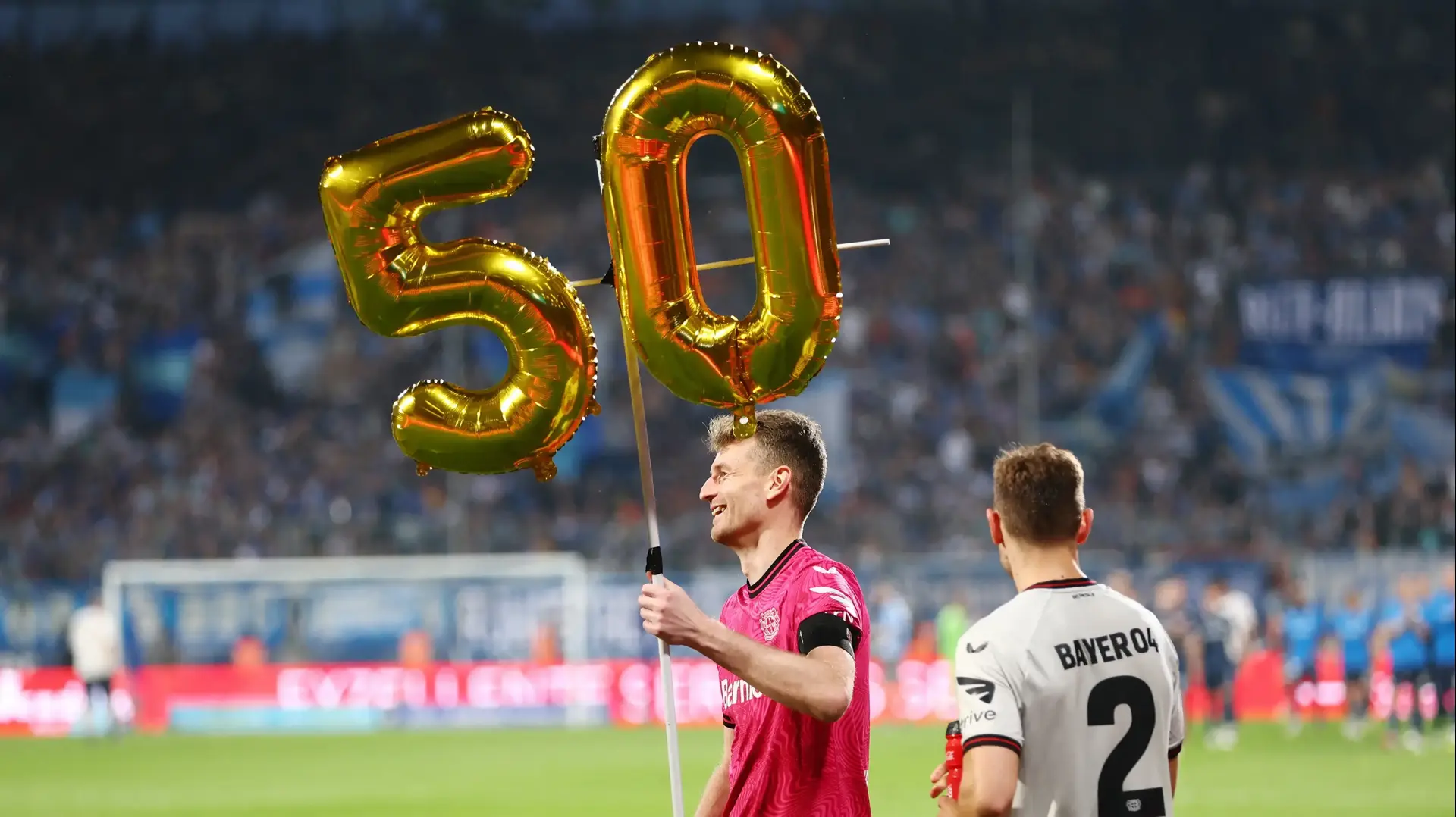 באייר לברקוזן חוגגת משחק 50 העונה ללא הפסד באייר לברקוזן חוגגת משחק 50 העונה ללא הפסד