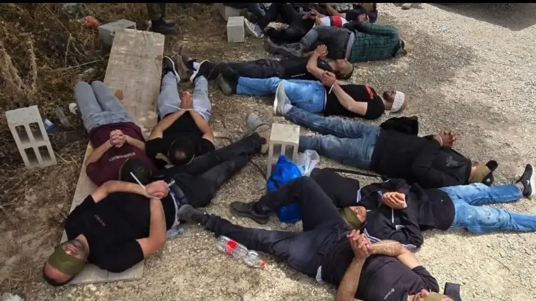 חציה של שב"חים על גדר ההפרדה מעל קו התפר באזור טול-כרם