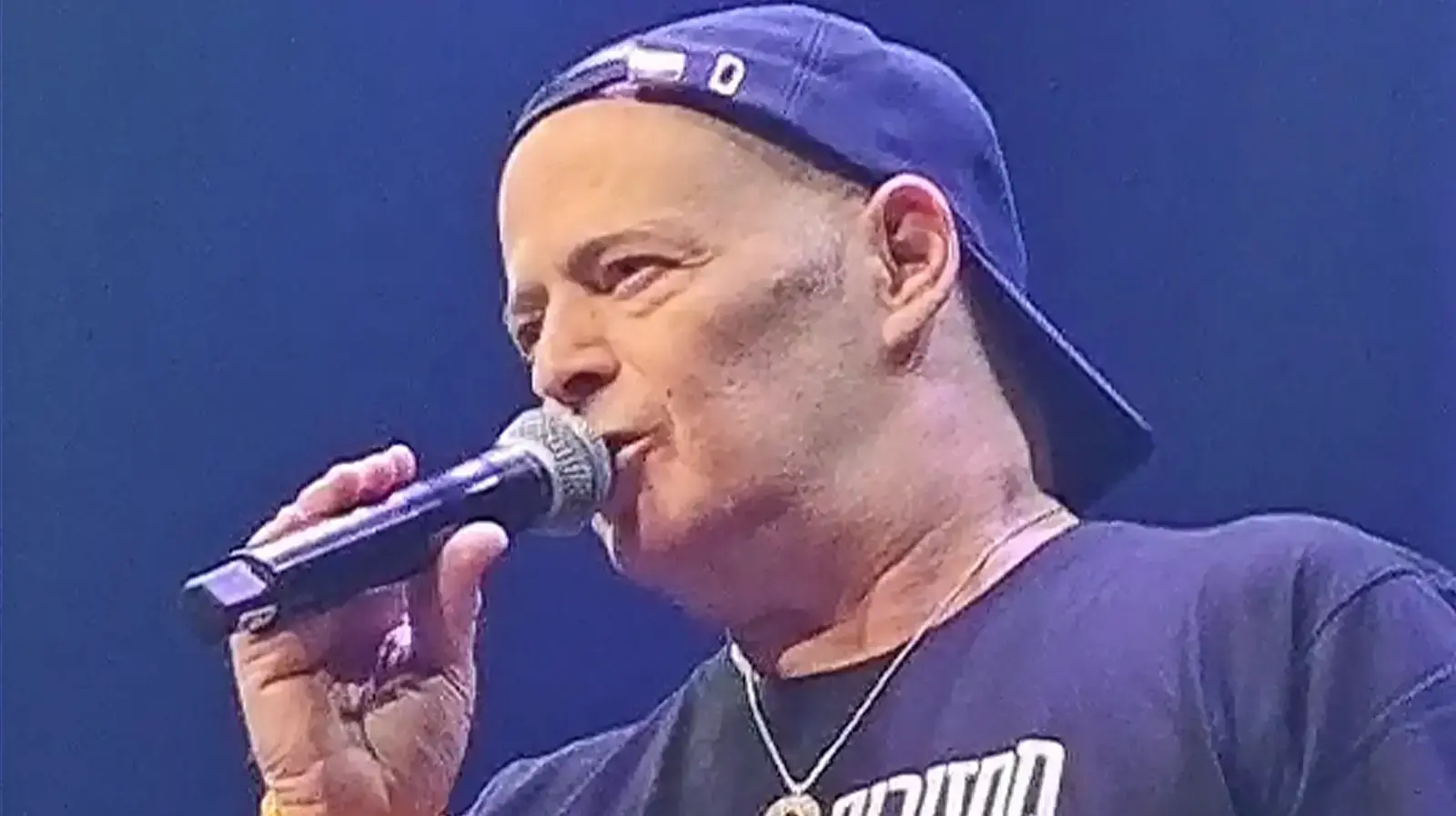 הזמר אדם