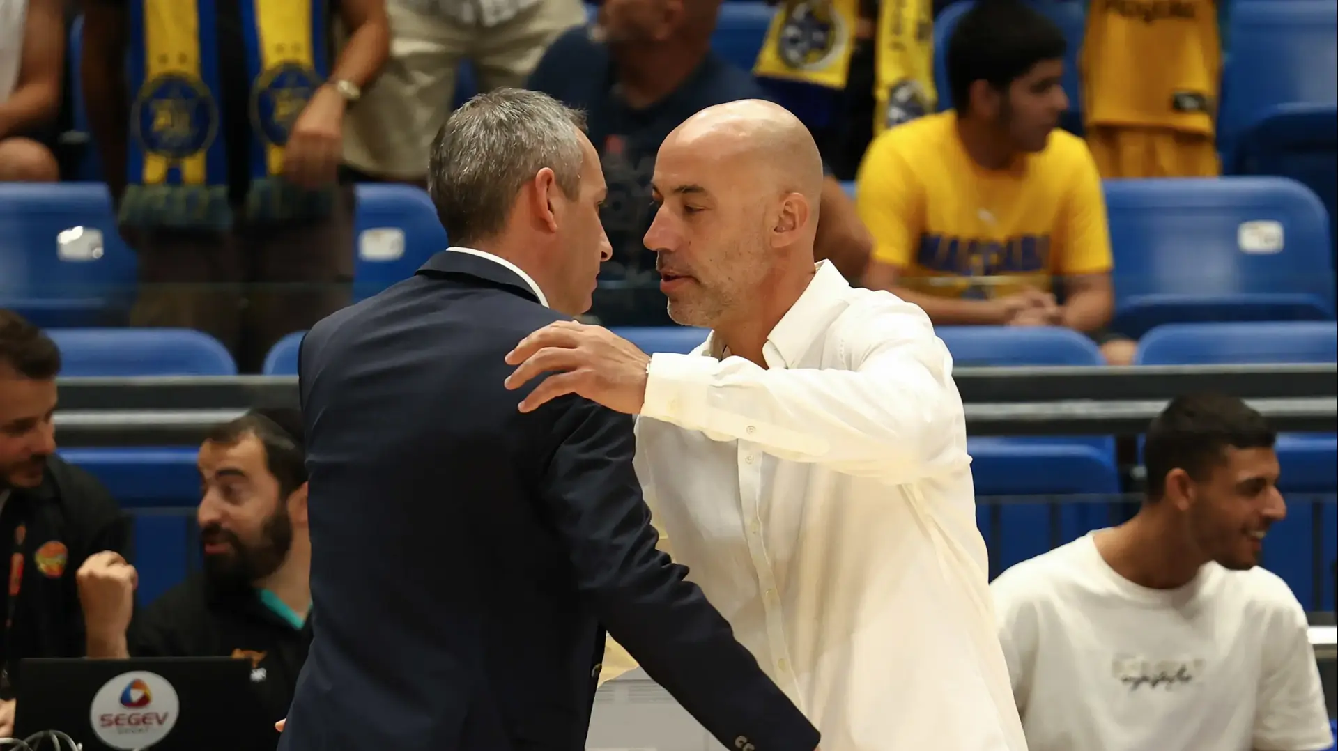 מאיר טפירו מאמן עירוני נס ציונה לצד עודד קטש מאמן מכבי תל אביב