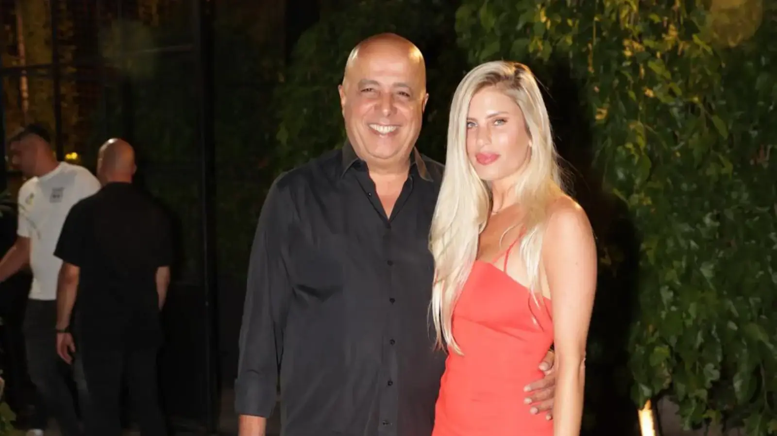 עמוס לוזון ובת הזוג החדשה מירי פרידלן מותאם לבוקסה