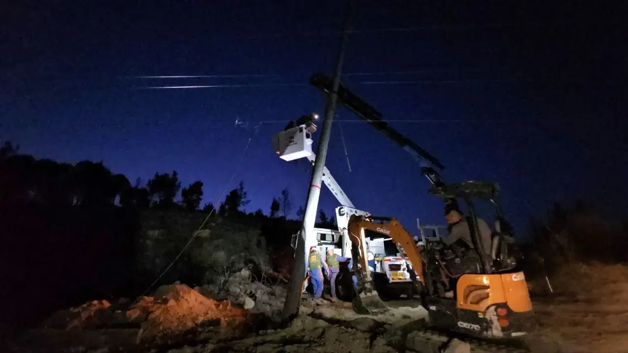 נזק לתשתיות חשמל בשל השריפות בצפון