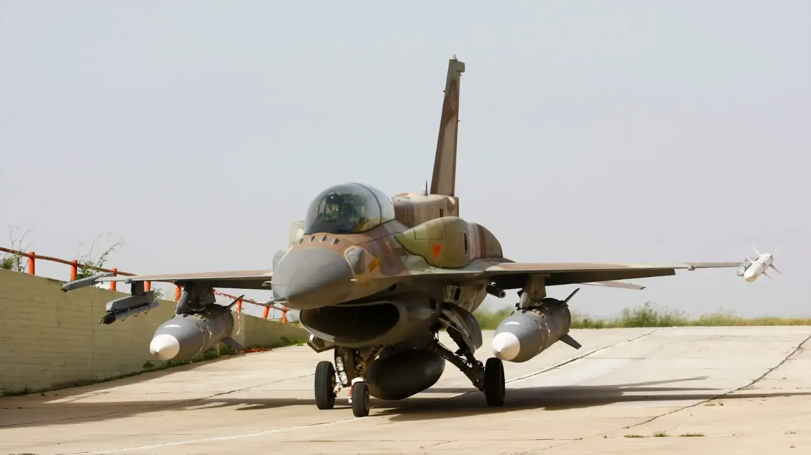 טיל Air Lora על מטוס אף-16