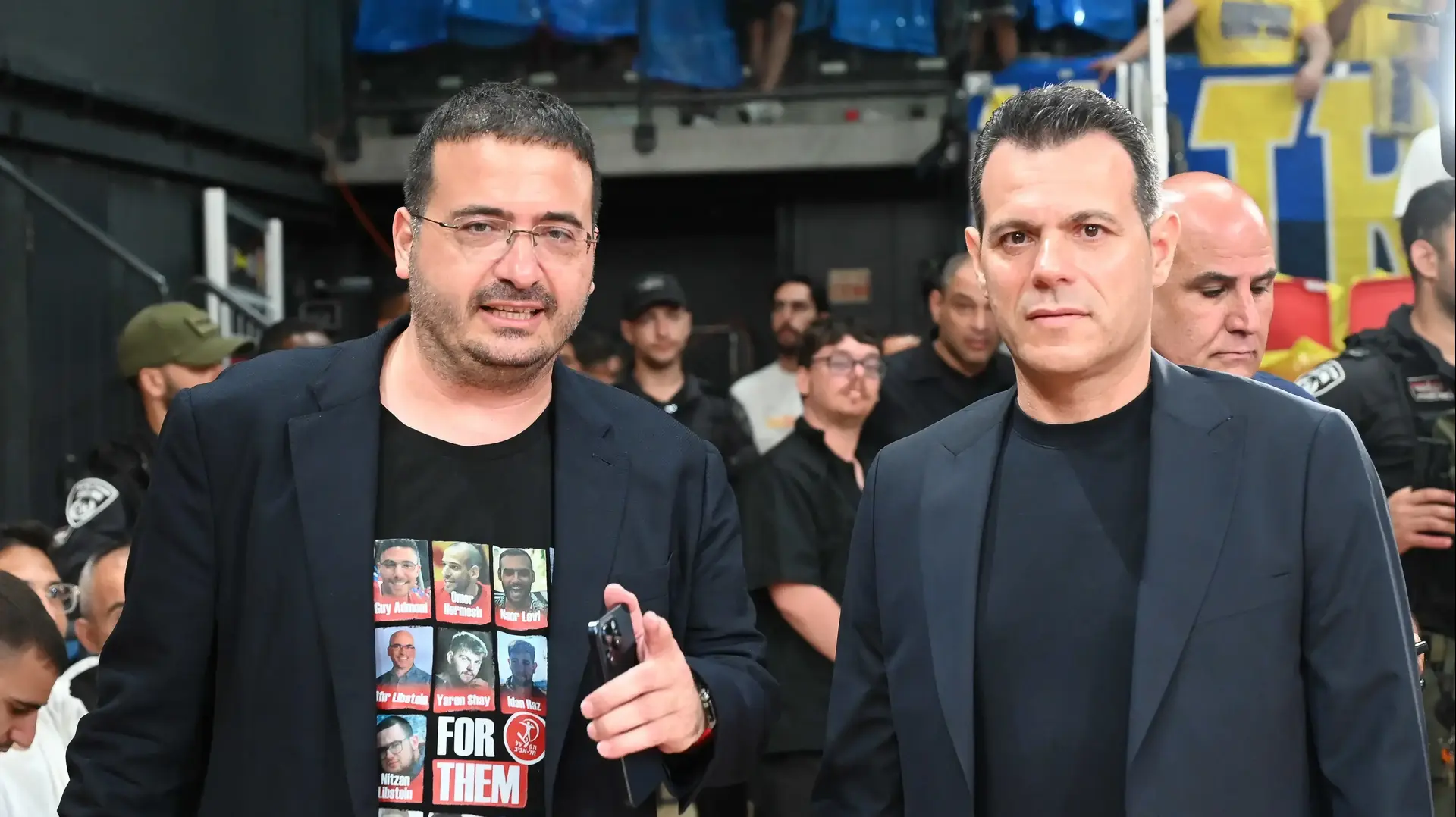 דימיטריס איטודיס מאמן יווני לצד עופר ינאי בעלים הפועל תל אביב