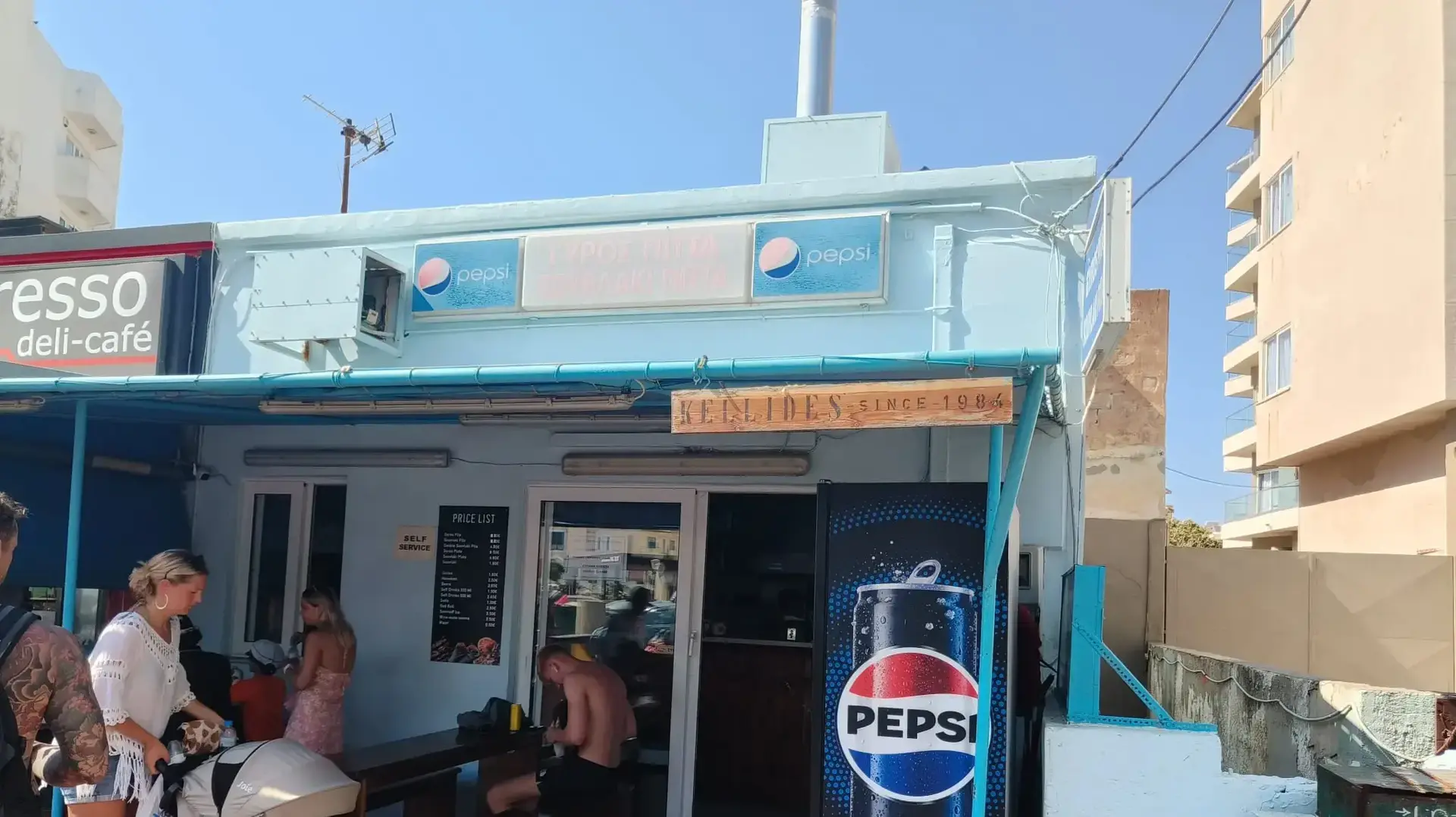 הדוכן של Kellides. פשוט ומזמין