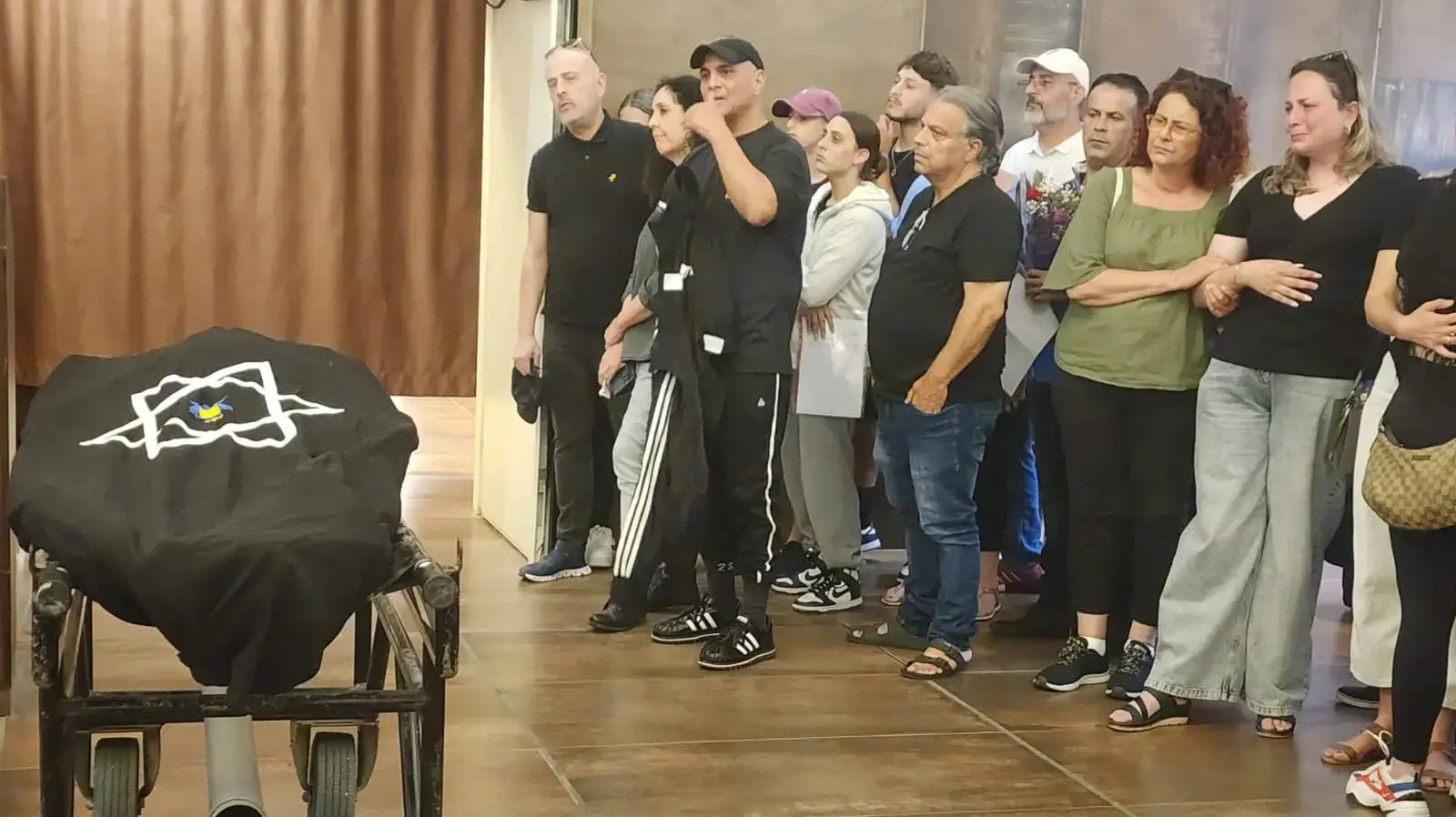 הלוויתו של הזמר אדם (חיים כהן) בבית העלמין שדה יהושע (כפר סמיר) בחיפה