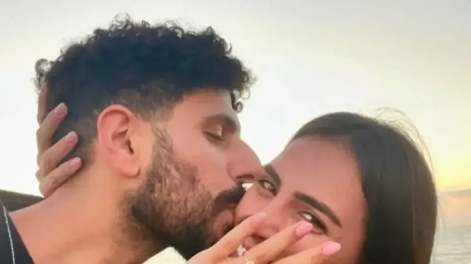 כרע ברך בים. טל ולירון