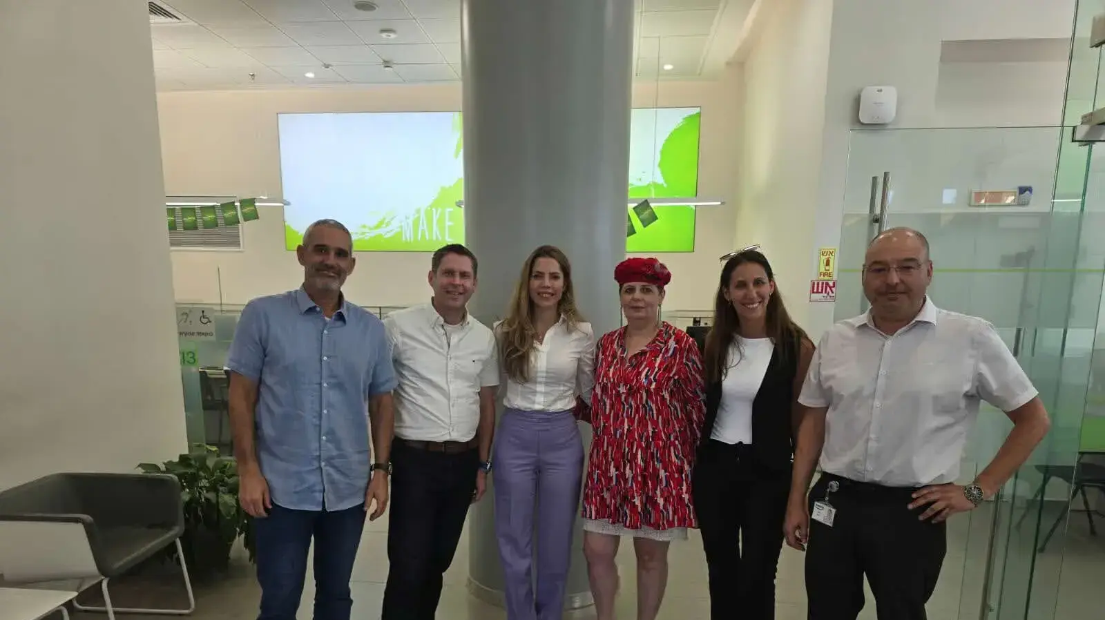 מימין לשמאל: ויקטור ברגר - מנהל סניף מרכנתיל ב"ש, עינב סבינצר - מנהלת מחוז הדרום התאחדות יועצי משכנתאות,
יעל קלמנוביץ' - מנהלת אזור ירושלים והדרום, בנק מרכנתיל, נופר יעקב - יו"ר התאחדות יועצי המשכנתאות מימין לשמאל: ויקטור ברגר - מנהל סניף מרכנתיל ב"ש, עינב סבינצר - מנהלת מחוז הדרום התאחדות יועצי משכנתאות,
יעל קלמנוביץ' - מנהלת אזור ירושלים והדרום, בנק מרכנתיל, נופר יעקב - יו"ר התאחדות יועצי המשכנתאות