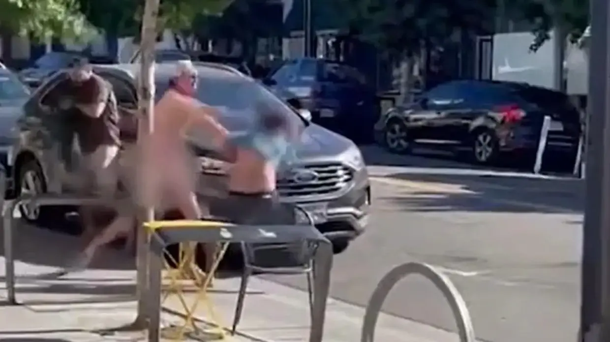 נודיסטים מצילים תייר משודד נודיסטים מצילים תייר משודד