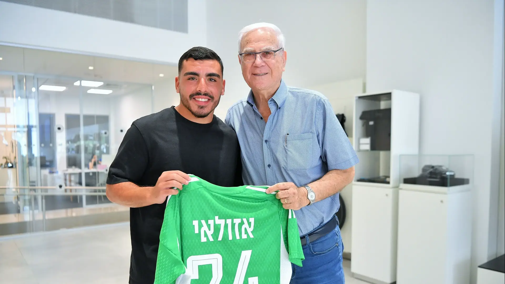 לצד יעקב שחר: איתן אזולאי חותם בשורות מכבי חיפה