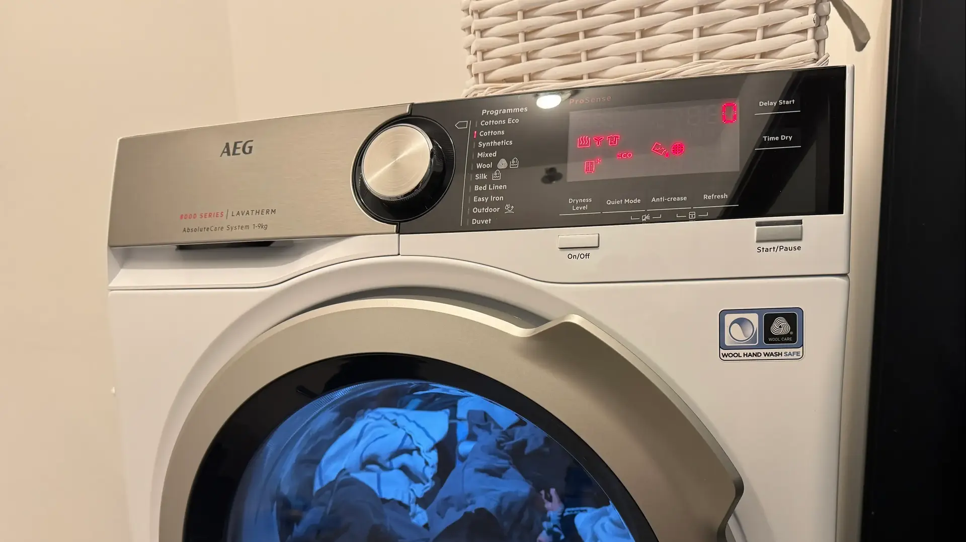 המייבש של TX8C962BM של AEG