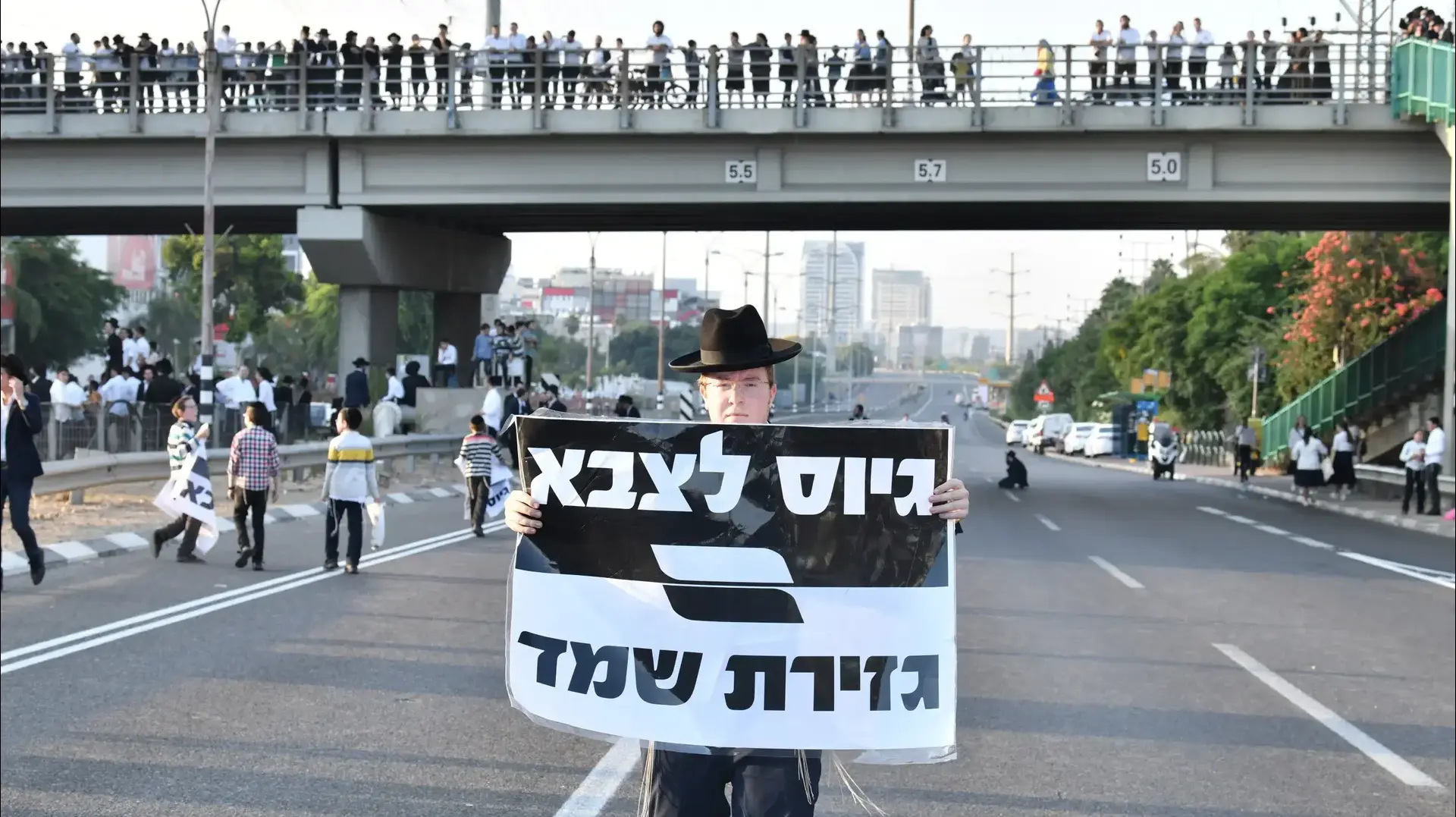 הפגנות חרדים נגד גיוס, כביש גהה, בני ברק, 17 ביולי 2024