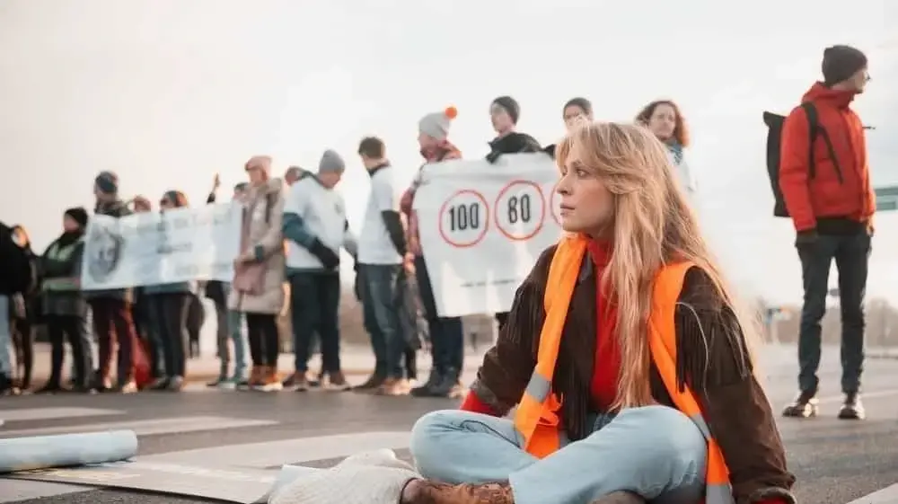 פעילי Just Stop Oil חוסמים את כביש M25