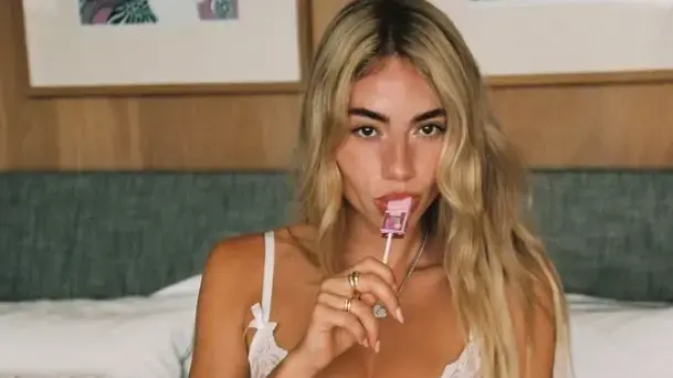 אלה איילון