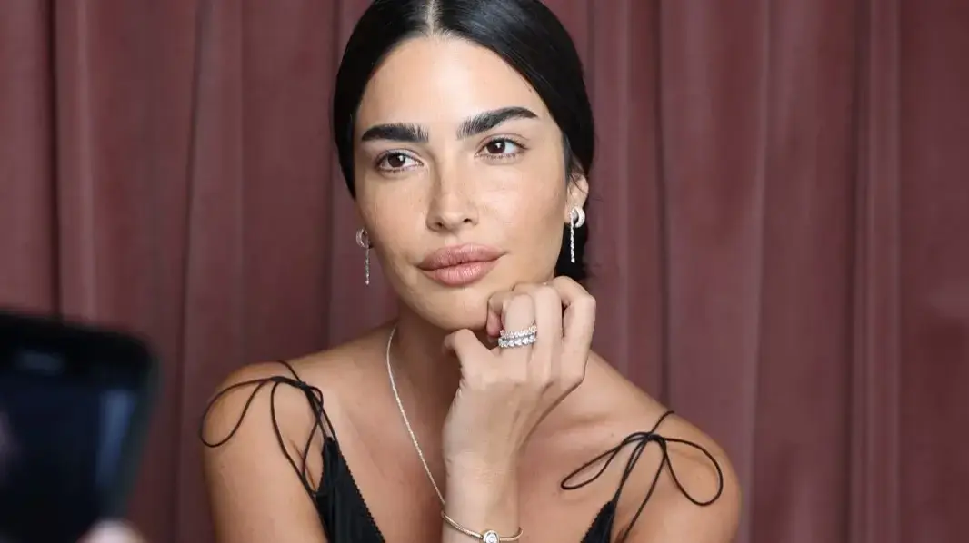 ספיר אביסרור בצילומי קמפיין ט"ו באב לפנדורה ספיר אביסרור בצילומי קמפיין ט"ו באב לפנדורה