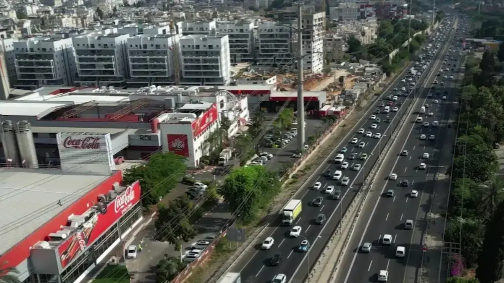 הפקק של המדינה על כביש 4, צומת קוקה קולה