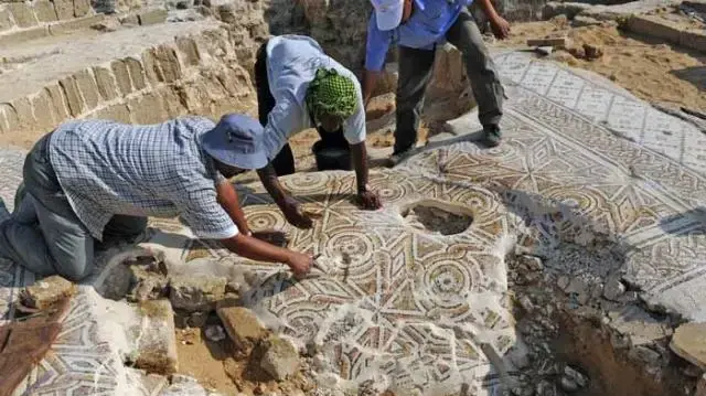 פסיפס כנסייה קדומה בתל אום עמר בעזה